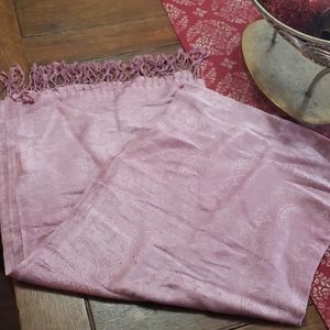 Mauve paisley design scarf